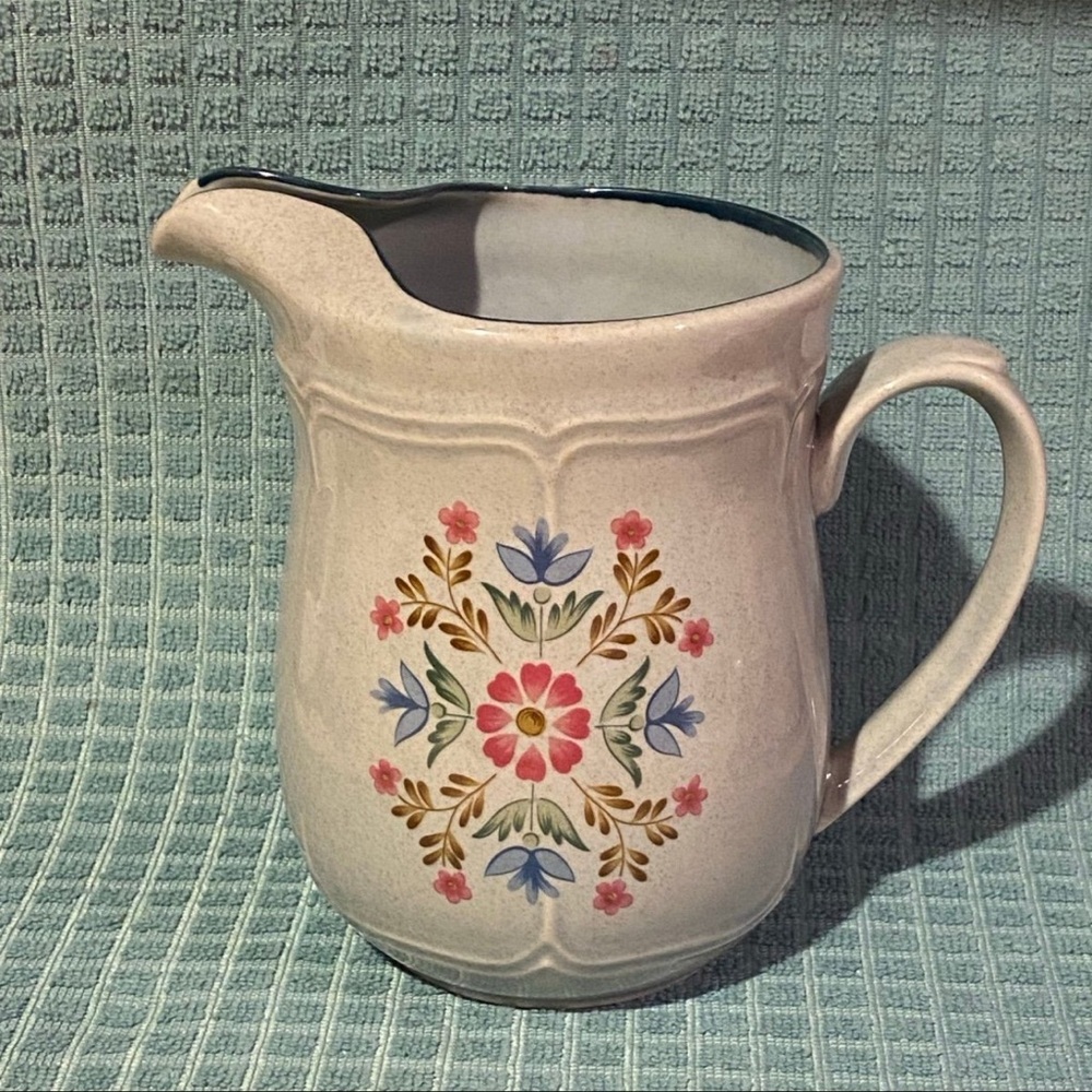 International Stoneware Heritage 48 oz 7” Pitcher floral American Patchwork